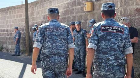Police guard the Investigative Committee of Armenia building, Yerevan, June 25, 2025.