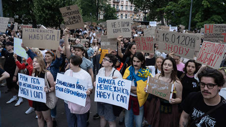 Kremlin comments on Zelensky’s crackdown on anti-corruption agencies