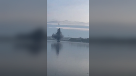 Ukrainian kamikaze drone plummets into Russian lake (VIDEO)
