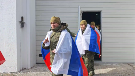 Russia and Ukraine exchange 300 POWs – MOD (VIDEO)