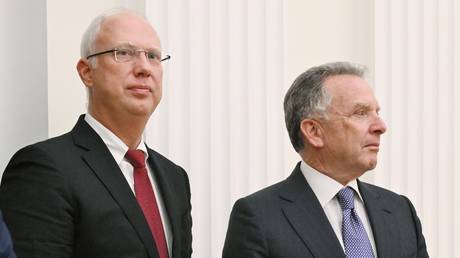 Russian and US envoys discuss Iran oil crisis
