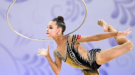 Standing on ceremony: Russian athletes face double standards and podium posturing (VIDEO)