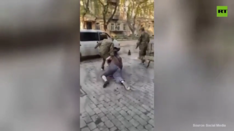 Ukrainian draft officers filmed forcibly detaining recruits (VIDEOS)