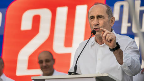Armenia risks ruin if it follows Ukraine’s path – ex-president