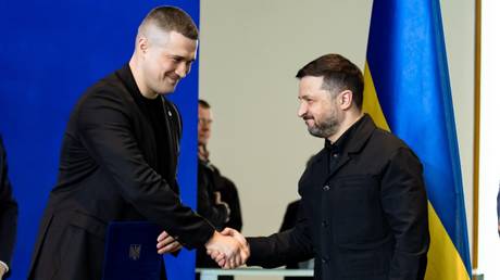 FILE PHOTO. Mikhail Fedorov (L) shakes hands with Vladimir Zelensky (R).